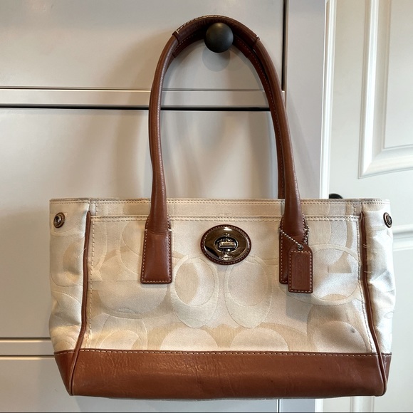 Coach Handbags - VINTAGE COACH WOMEN HANDBAG